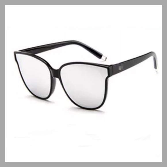 LUXURY SILVER MIRROR BLACK FRAME OVERSIZED SUNNIES - Picture 6 of 8